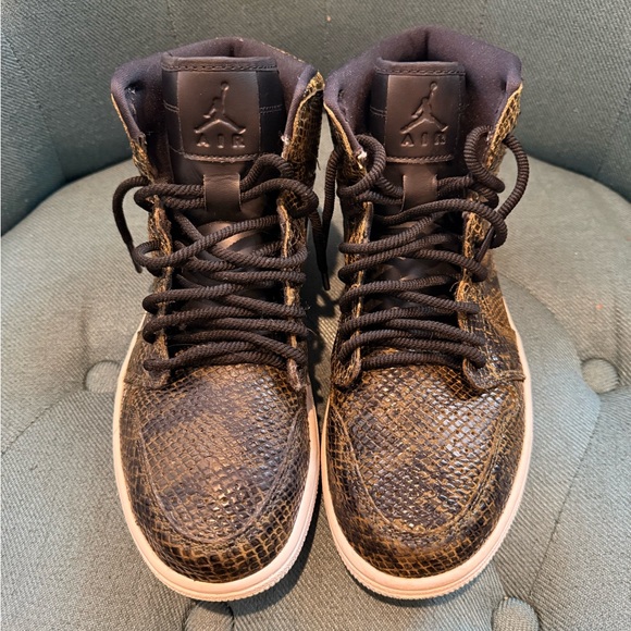 Nike Air Jordan 1 Retro High OG - Picture 6 of 7